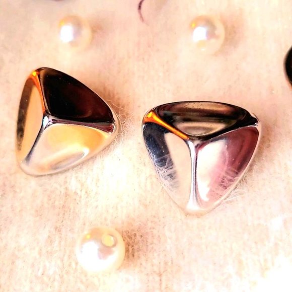 Authenticated Preowned Christian Dior Vintage Gold Tone Pyramid Clip Earring - Picture 2 of 10